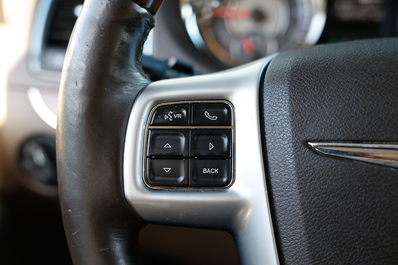 Chrysler Town & Country Limited 2012