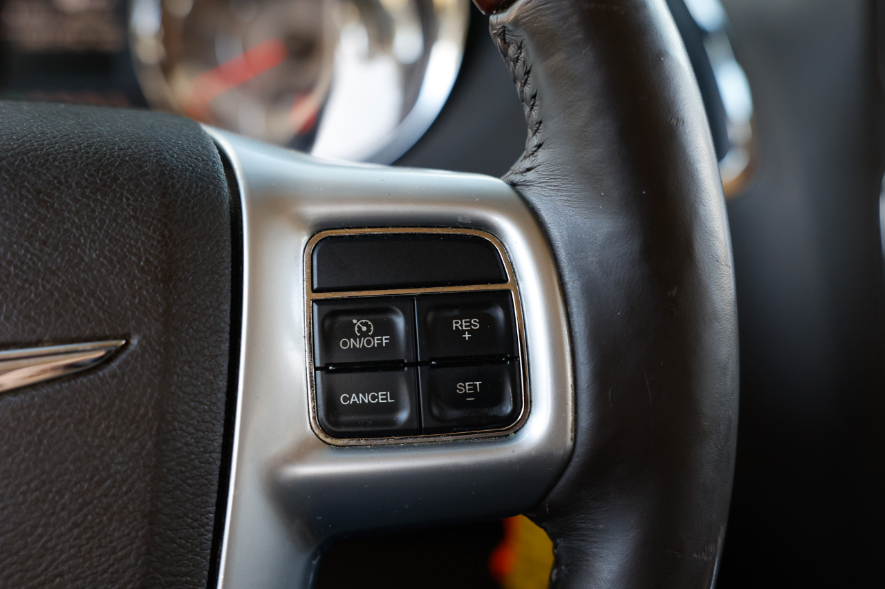 Chrysler Town & Country Limited 2012