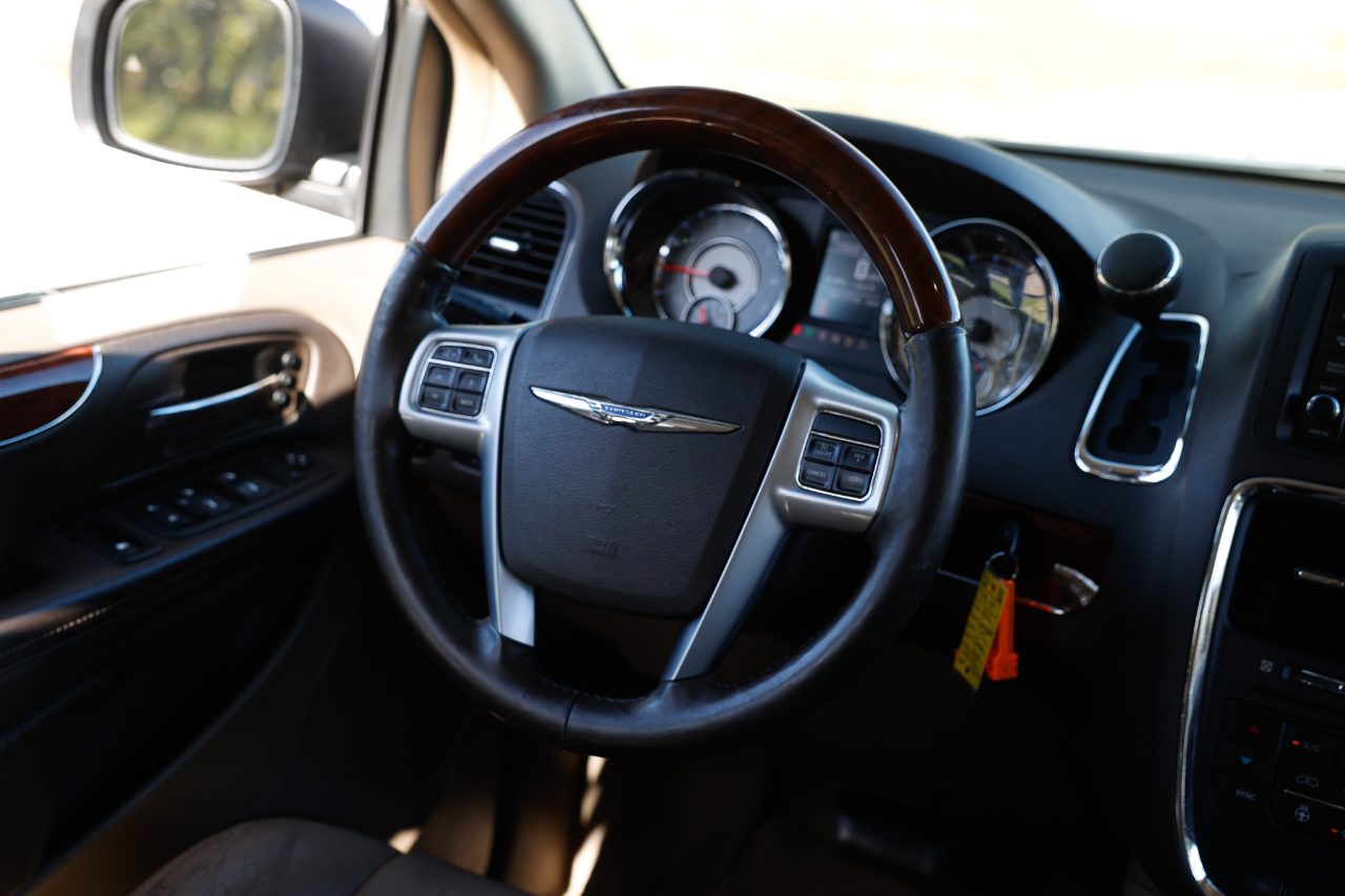 Chrysler Town & Country Limited 2012