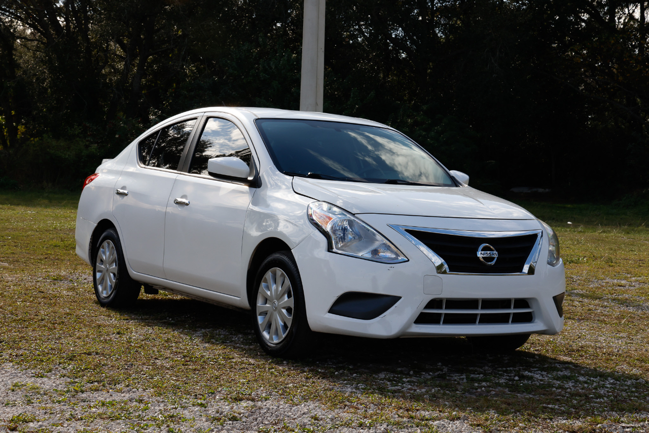 Nissan Versa Sedan  2019