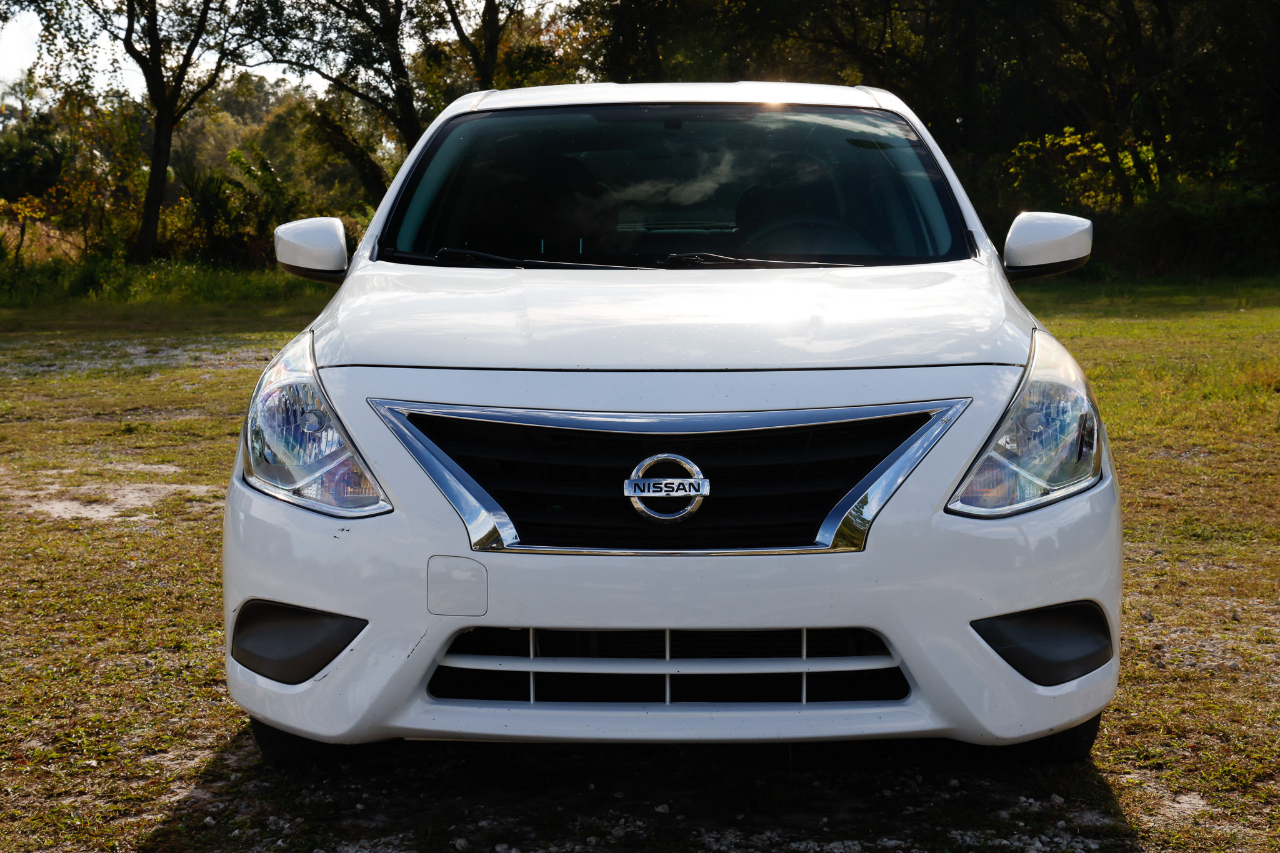Nissan Versa Sedan  2019