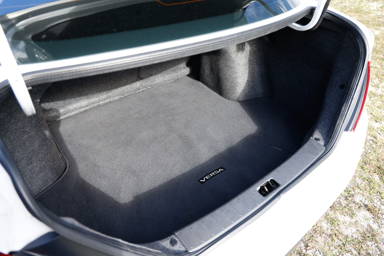 Nissan Versa Sedan  2019