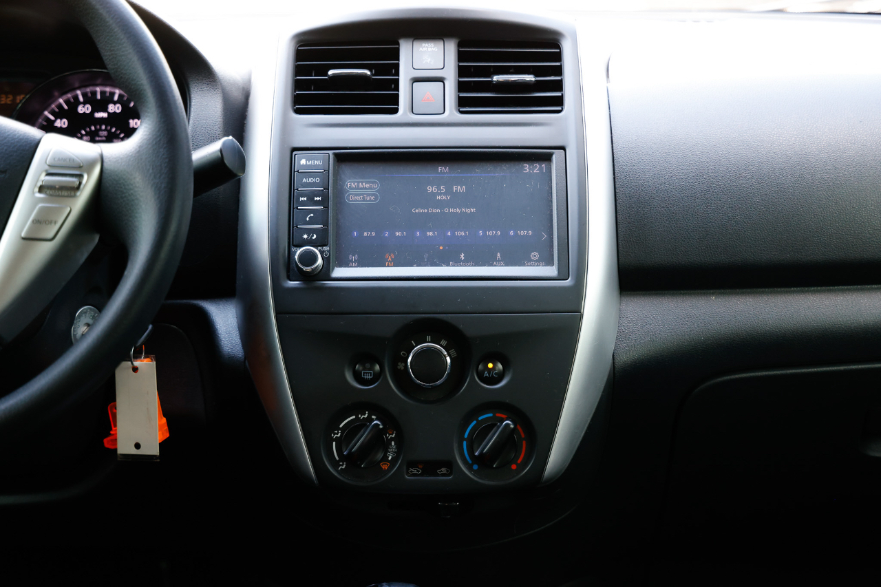 Nissan Versa Sedan  2019