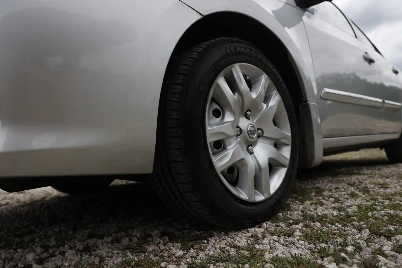 Nissan Sentra  2012