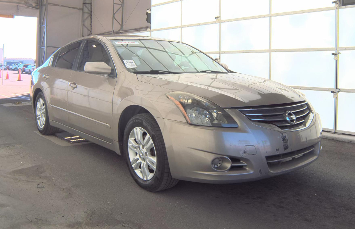 Nissan Altima Base 2012