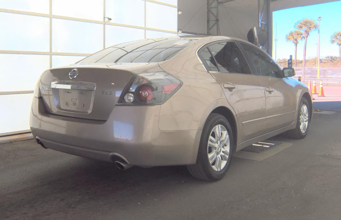 Nissan Altima Base 2012