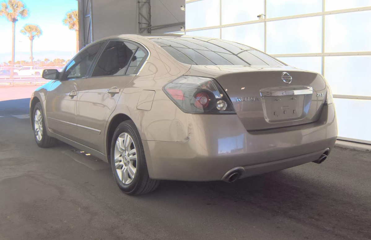 Nissan Altima Base 2012