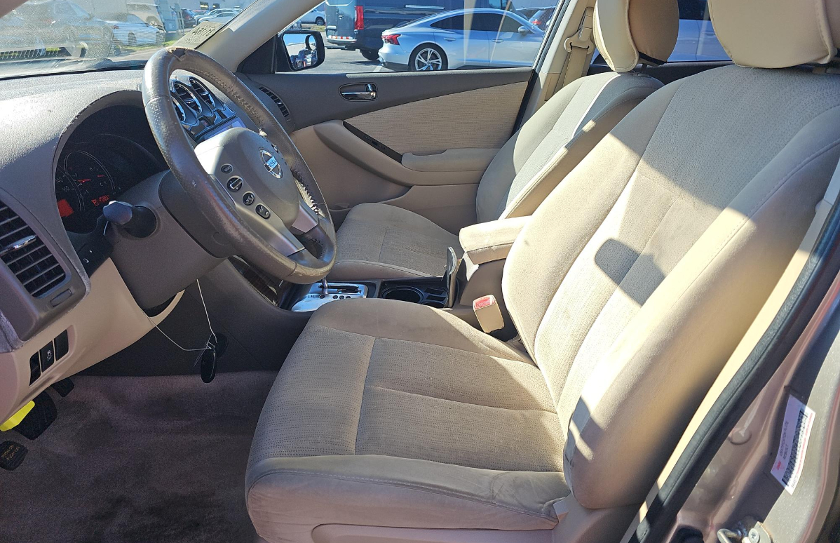 Nissan Altima Base 2012