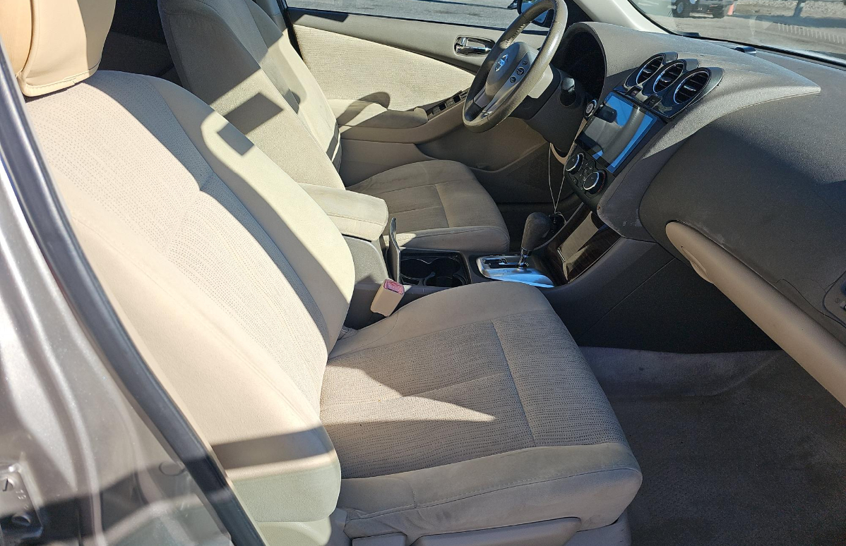 Nissan Altima Base 2012