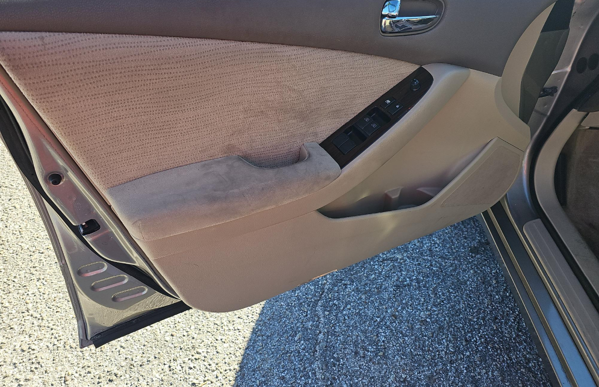 Nissan Altima Base 2012