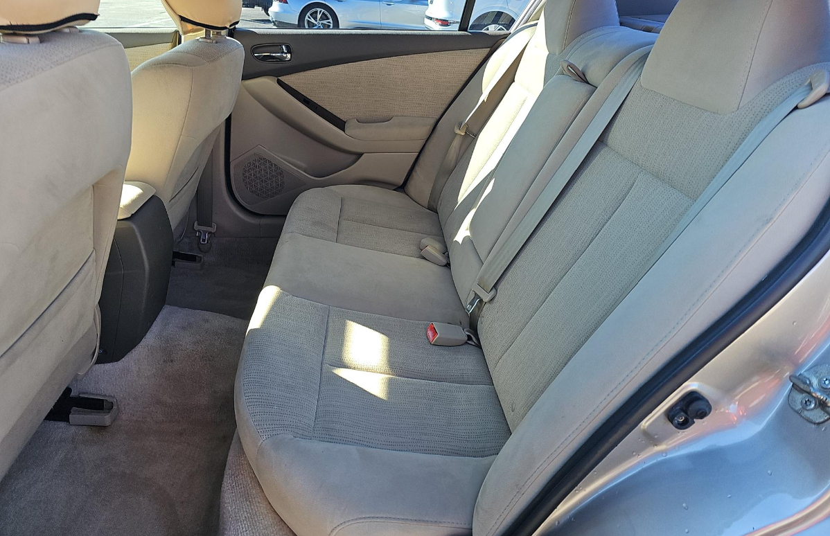 Nissan Altima Base 2012