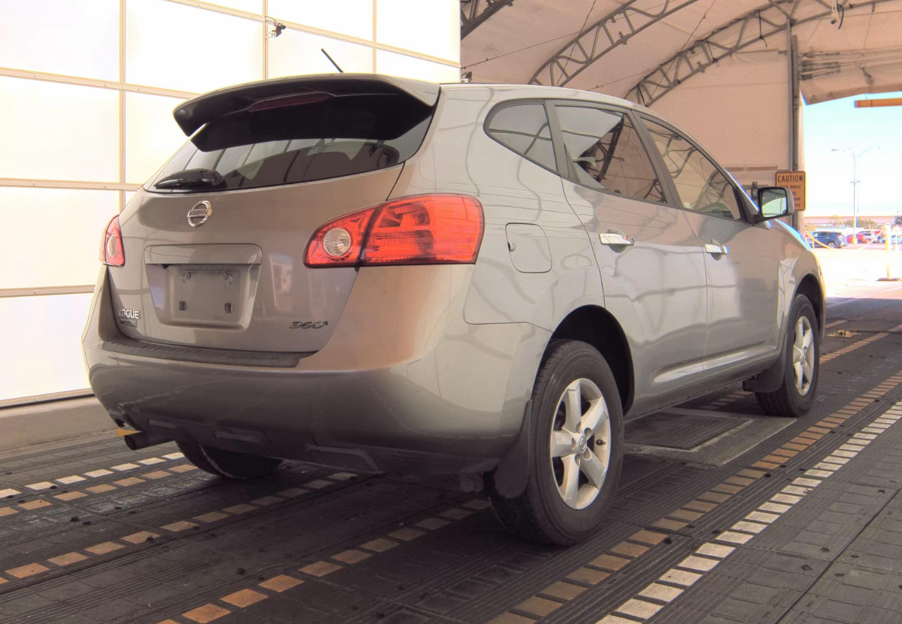 Nissan Rogue  2010