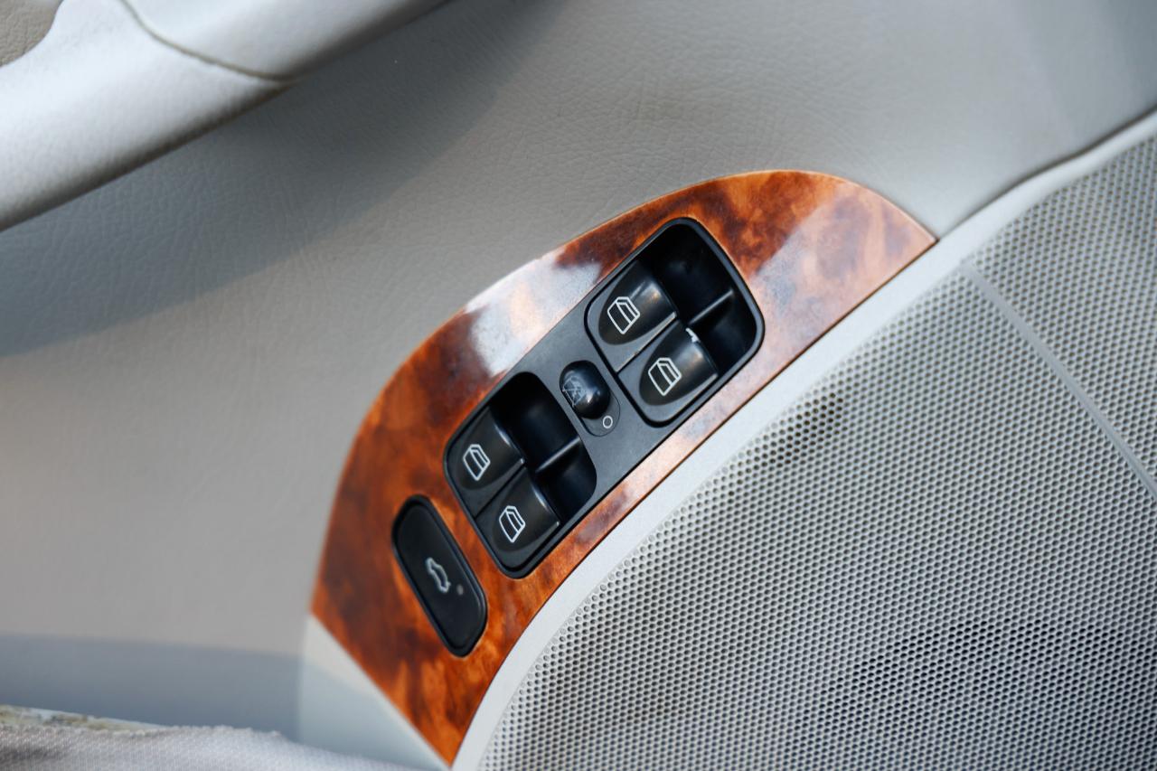 Mercedes-Benz CLK-Class  2004