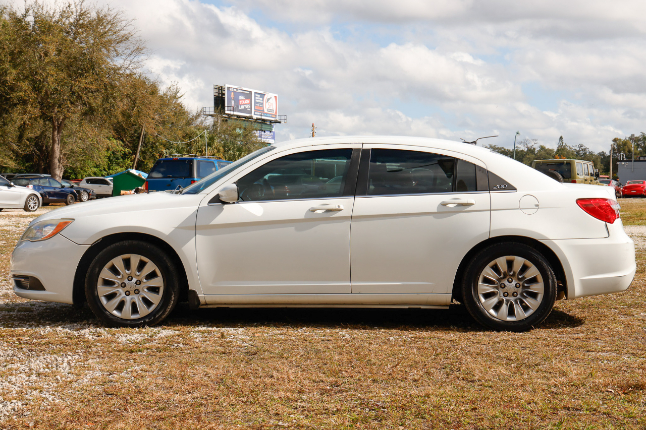 Chrysler 200 LX 2013