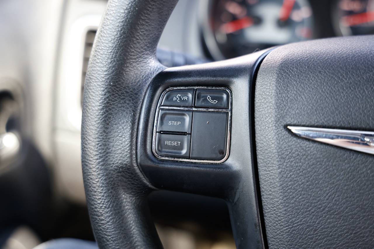 Chrysler 200 LX 2013