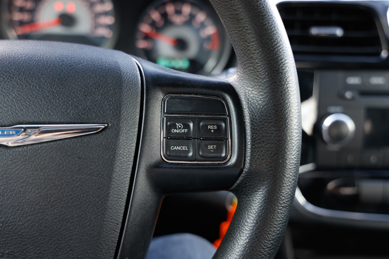 Chrysler 200 LX 2013