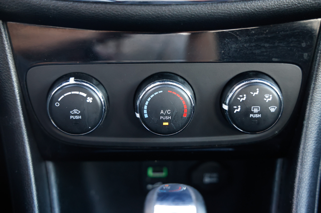 Chrysler 200 LX 2013