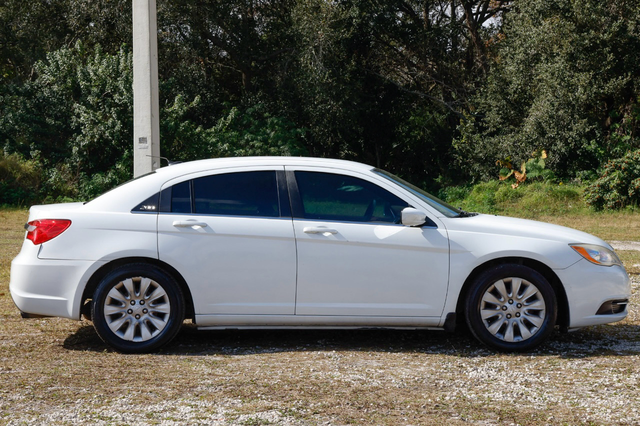Chrysler 200 LX 2013