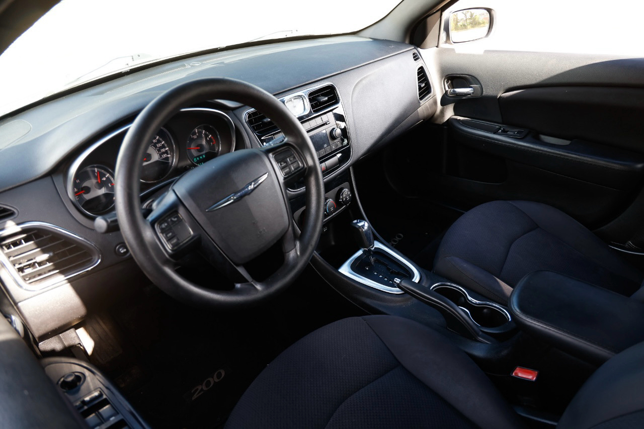 Chrysler 200 LX 2013