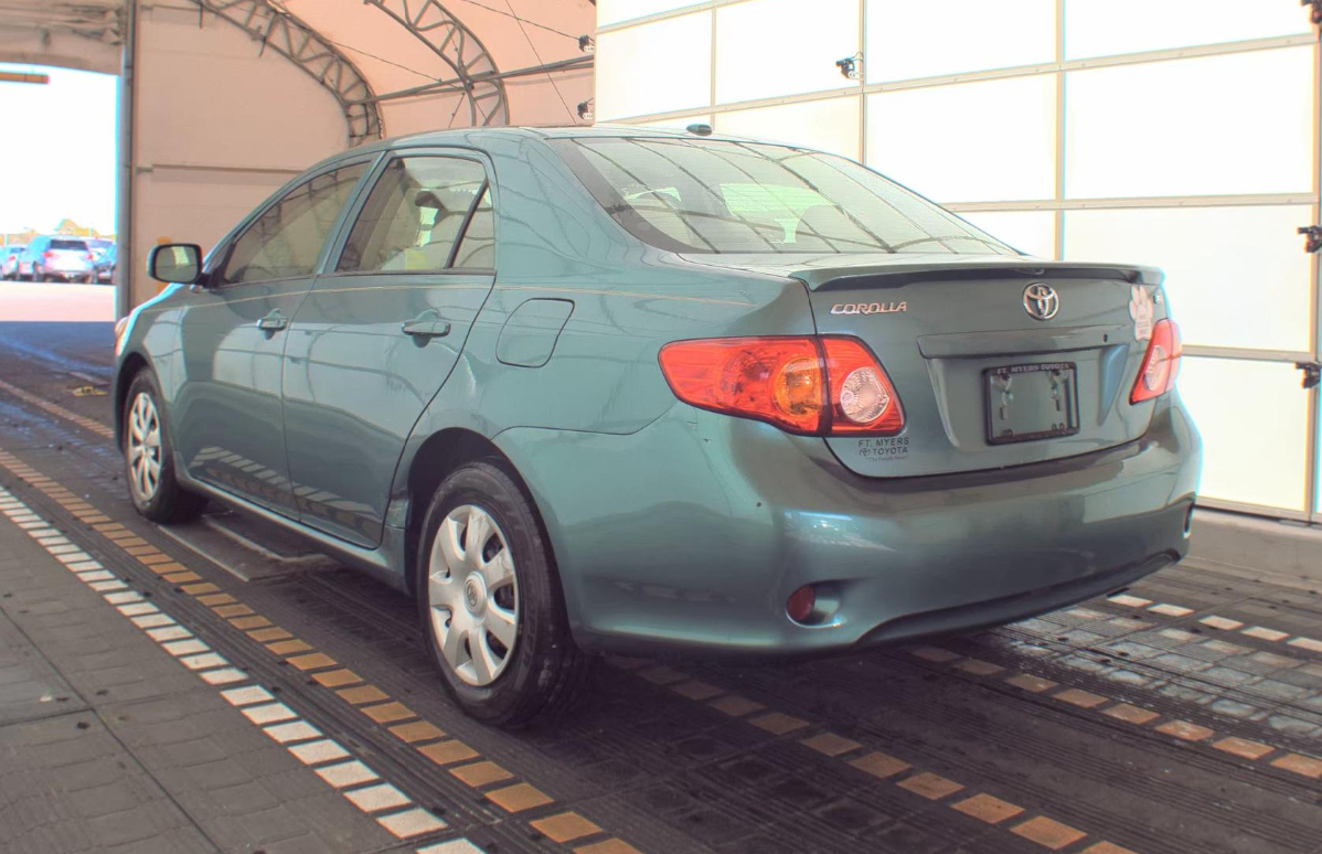 Toyota Corolla Base 2010