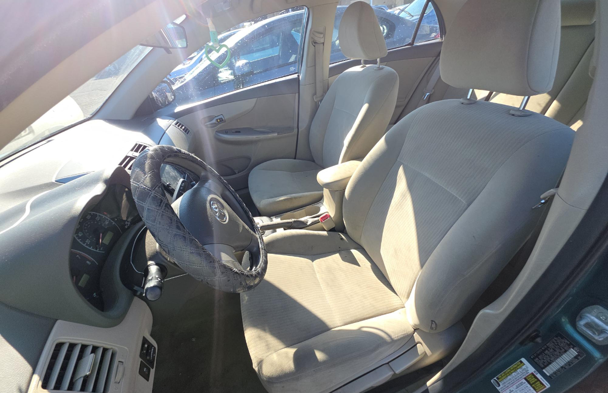 Toyota Corolla Base 2010