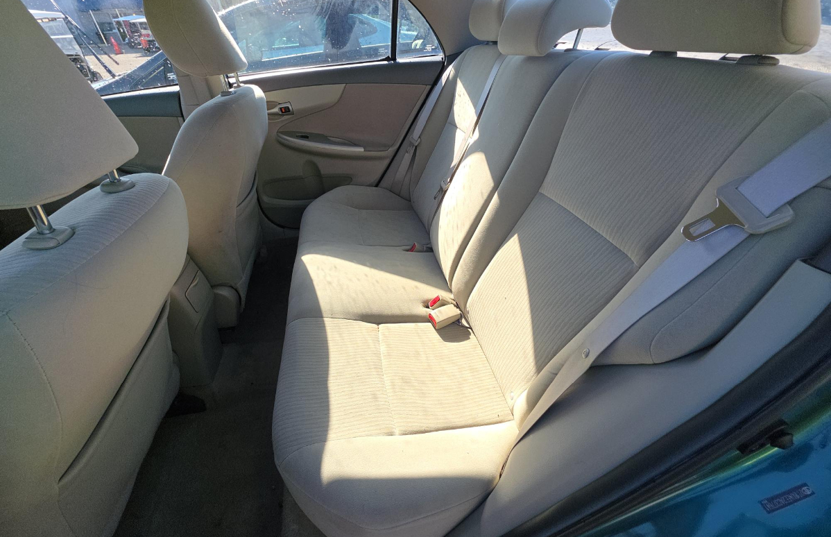 Toyota Corolla Base 2010