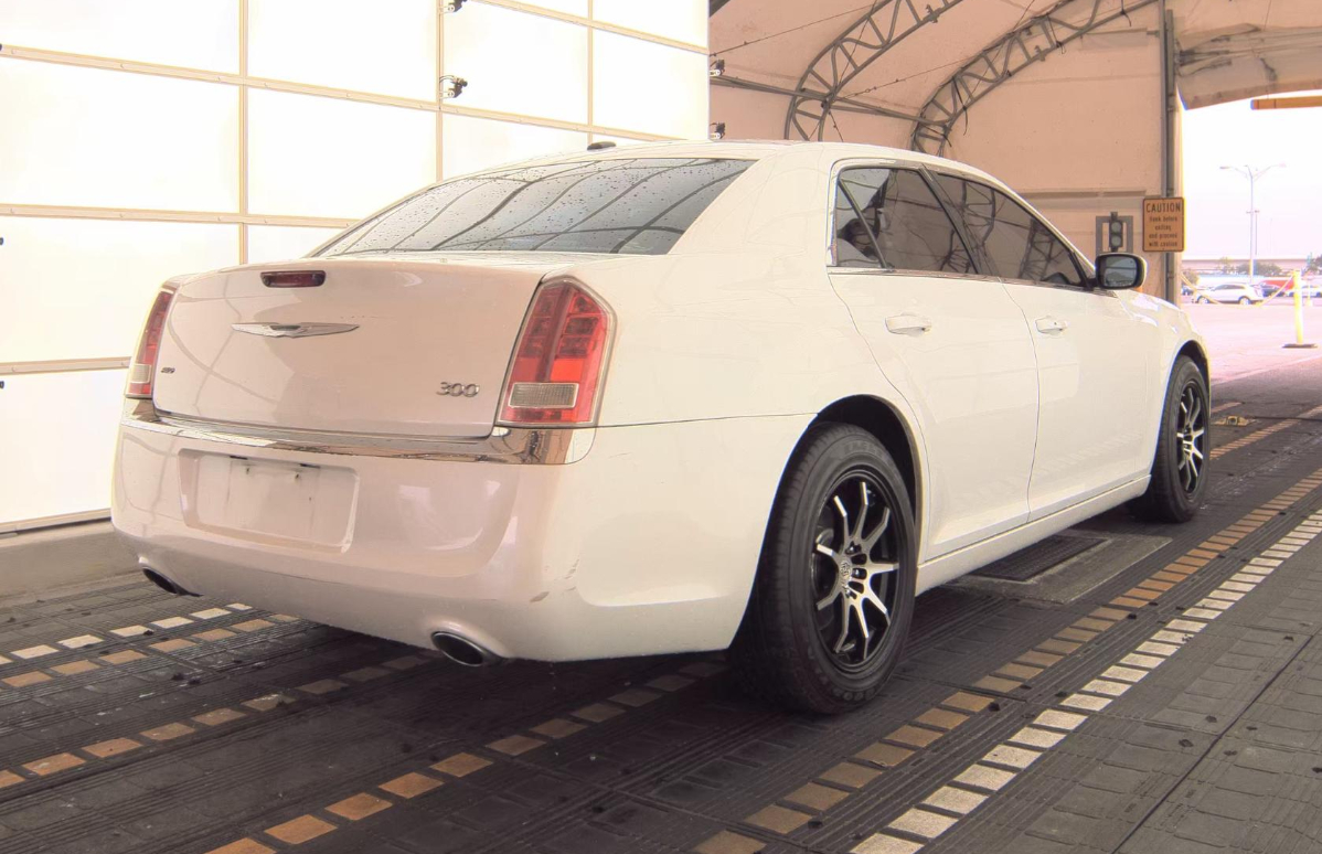 Chrysler 300  2013