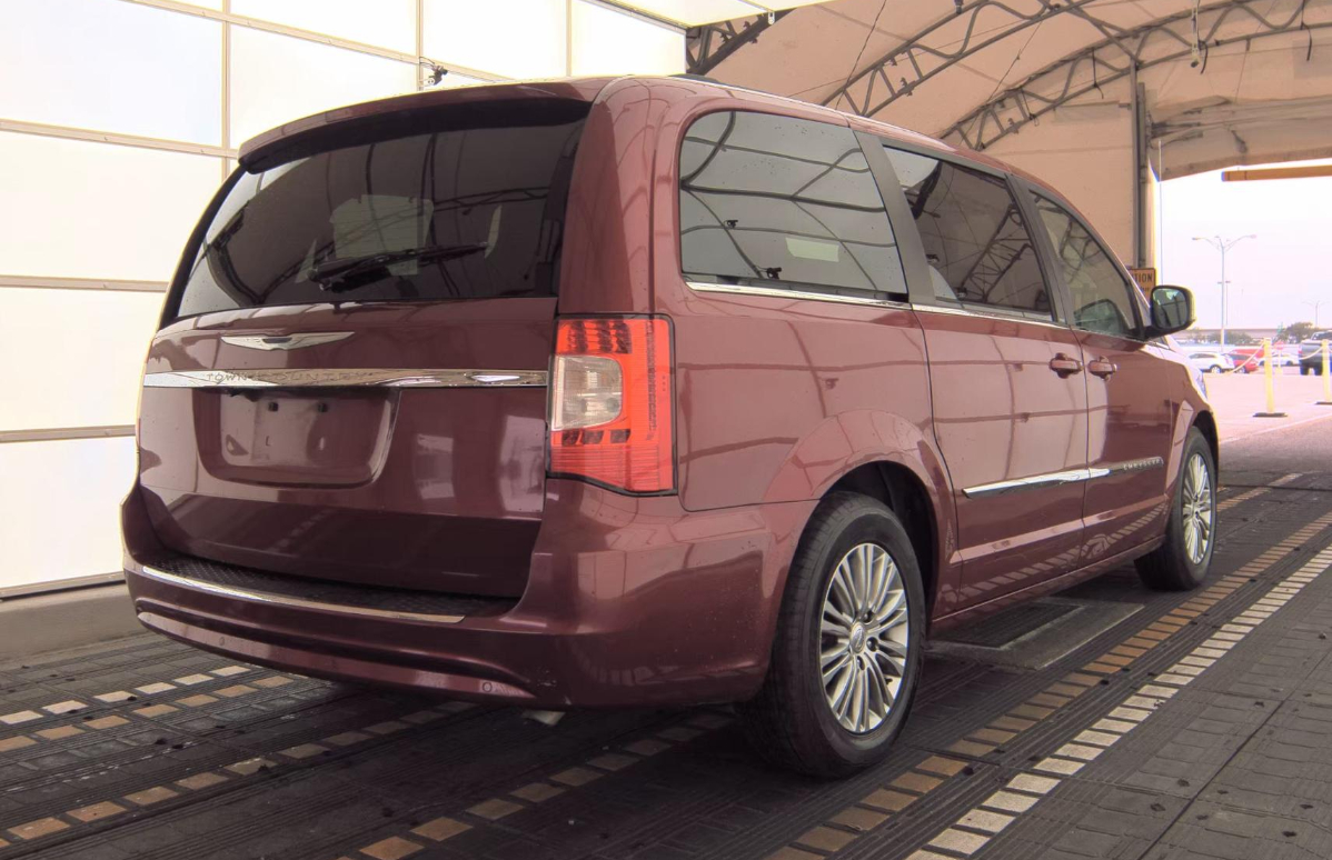 Chrysler Town & Country  2014