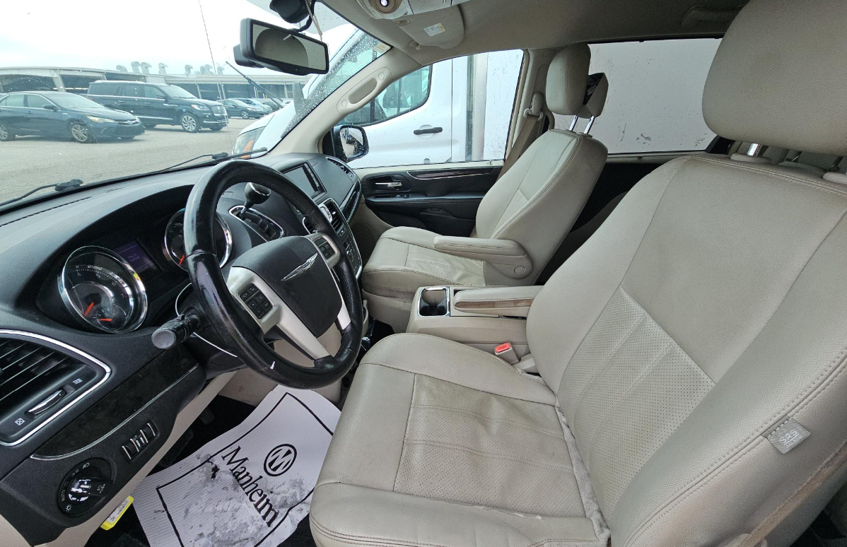 Chrysler Town & Country  2014