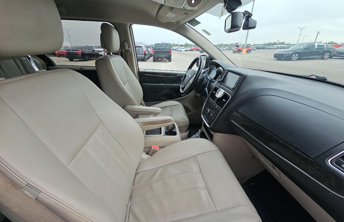 Chrysler Town & Country  2014