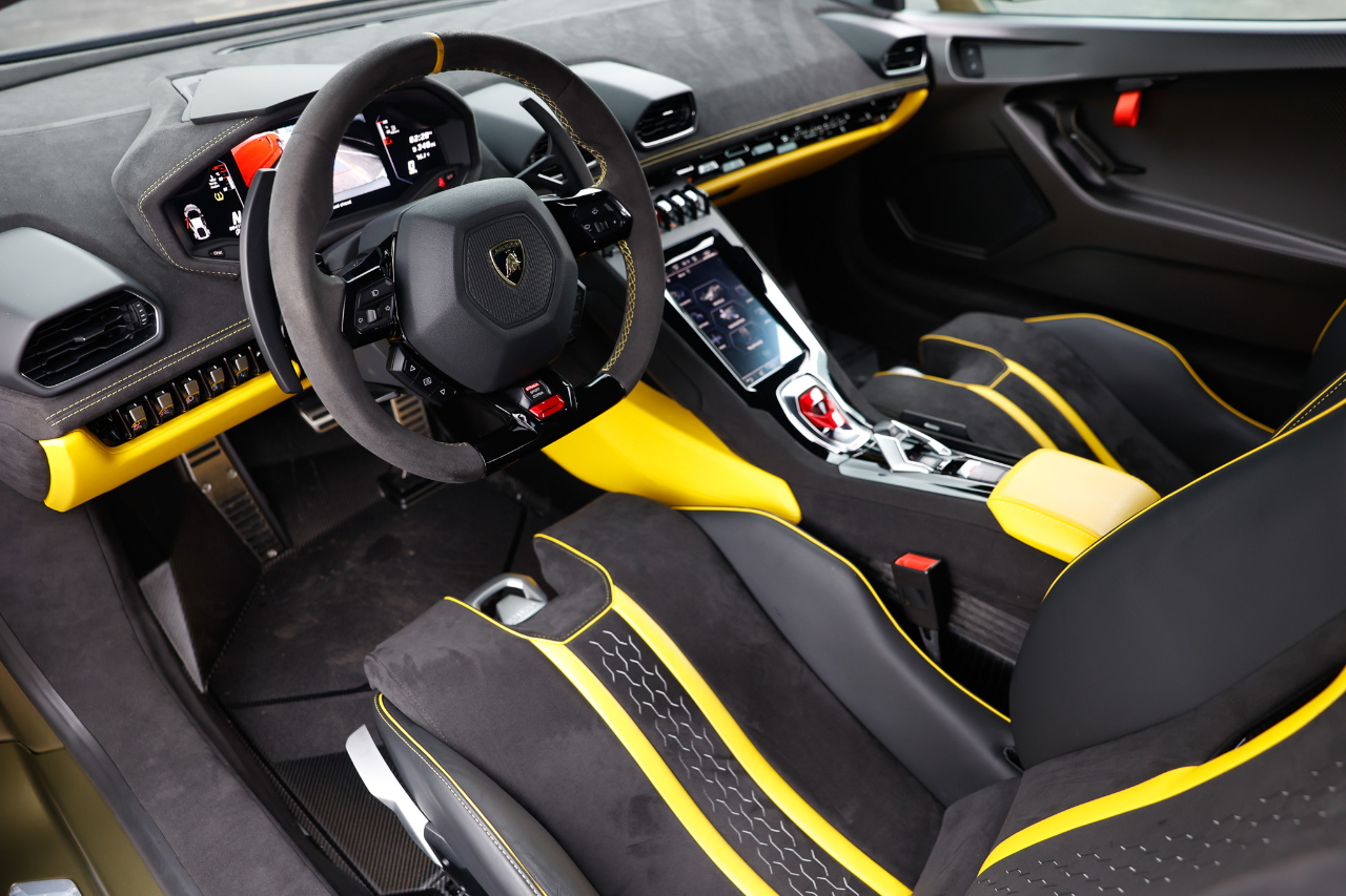 Lamborghini Huracan  2023