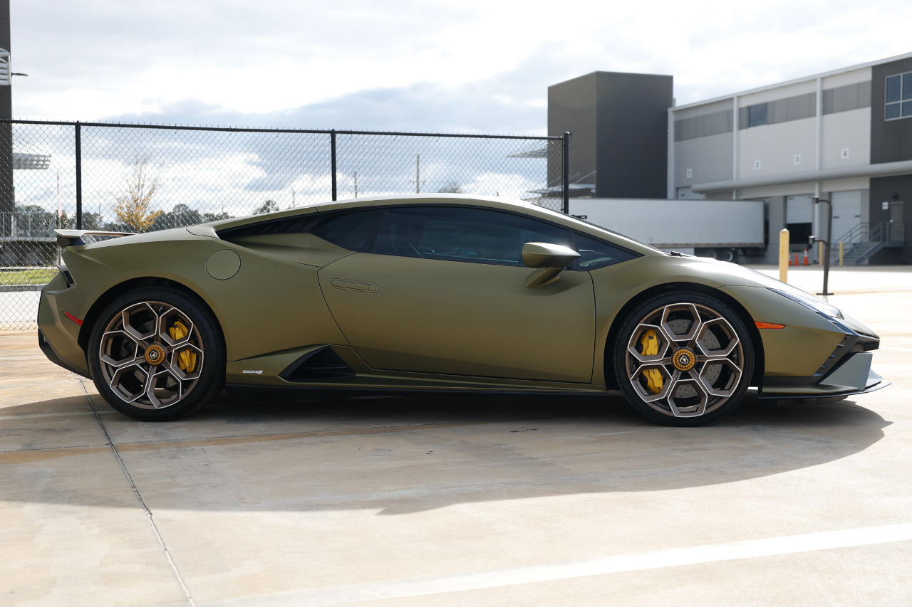 Lamborghini Huracan  2023