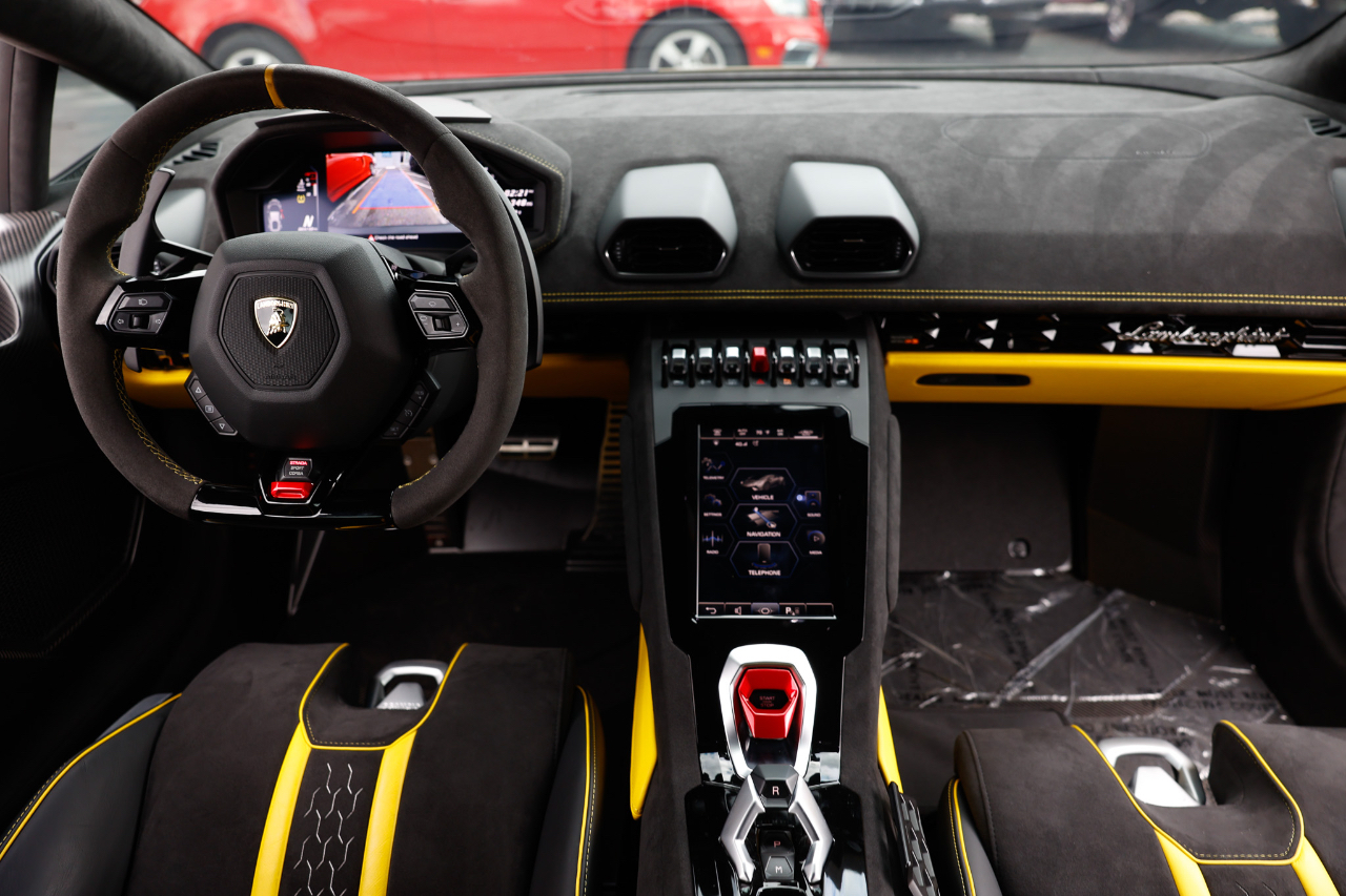 Lamborghini Huracan  2023