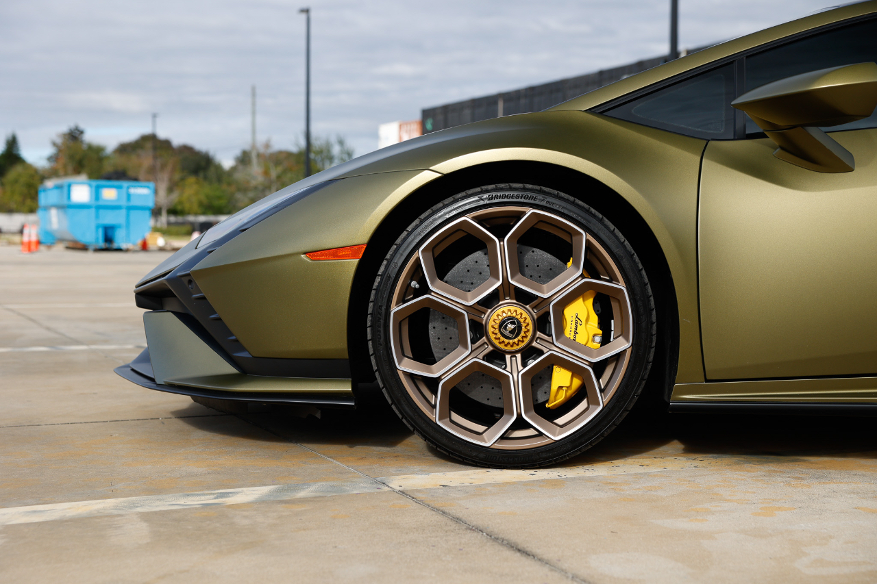 Lamborghini Huracan  2023