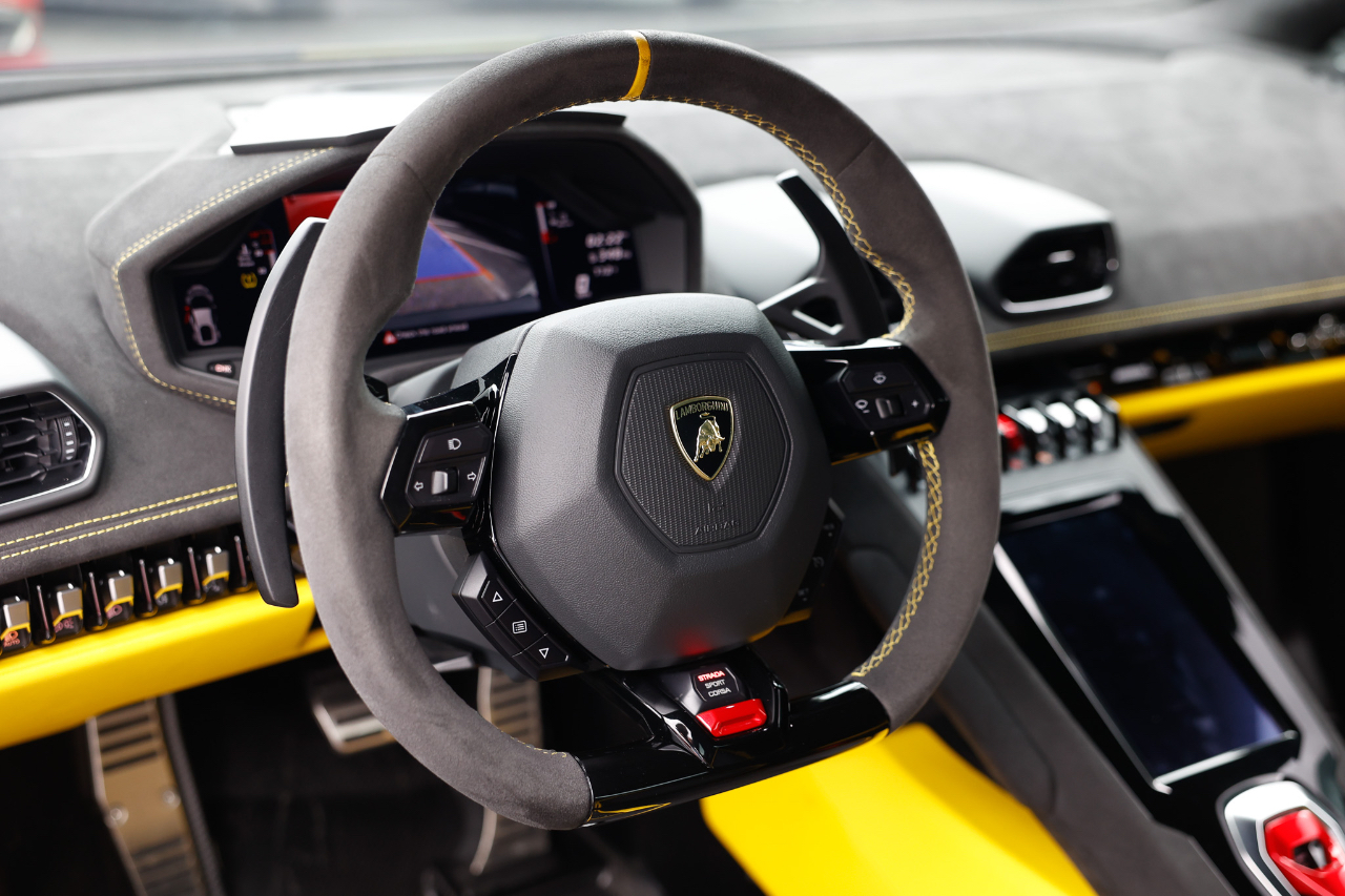 Lamborghini Huracan  2023