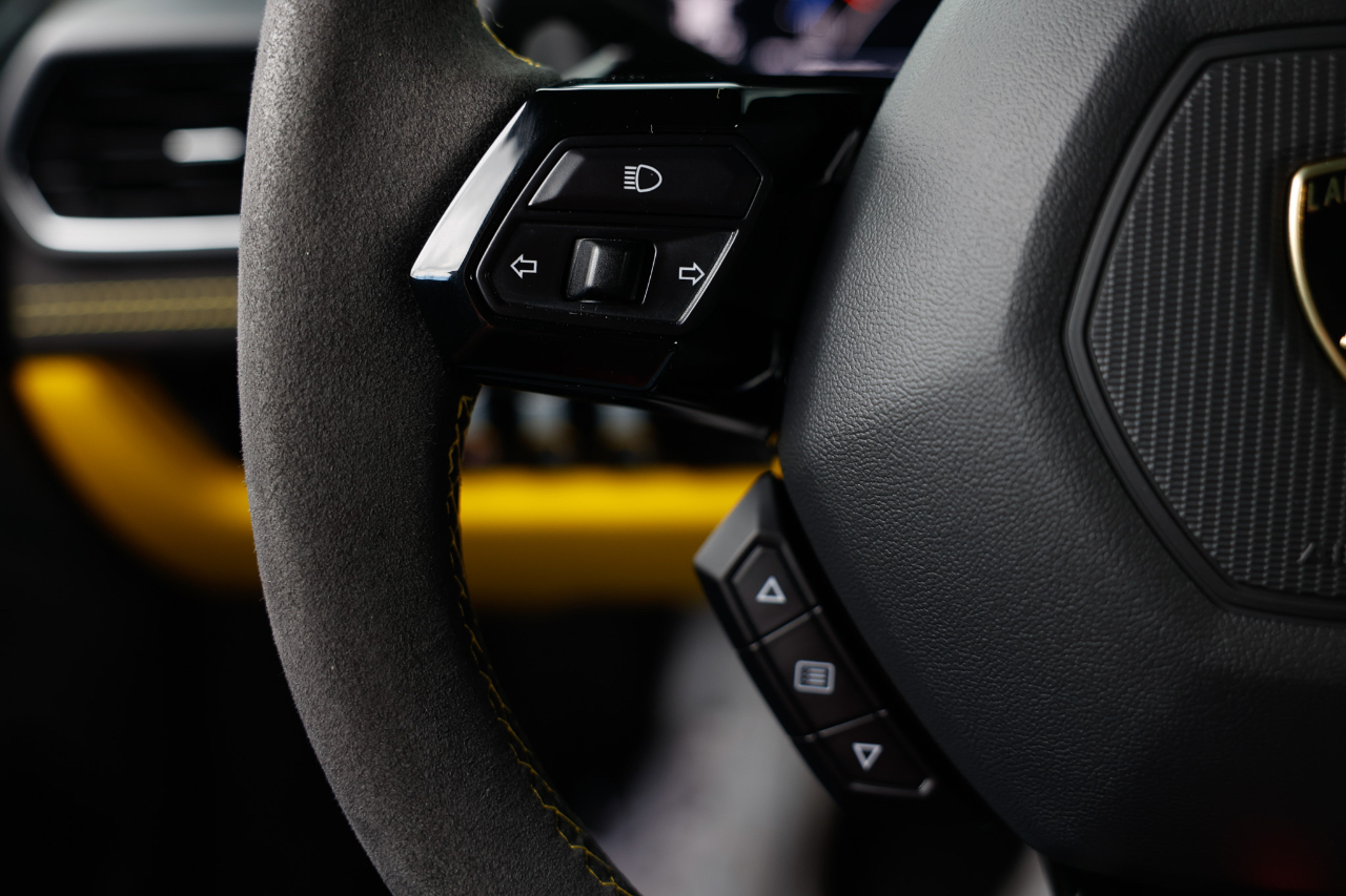 Lamborghini Huracan  2023