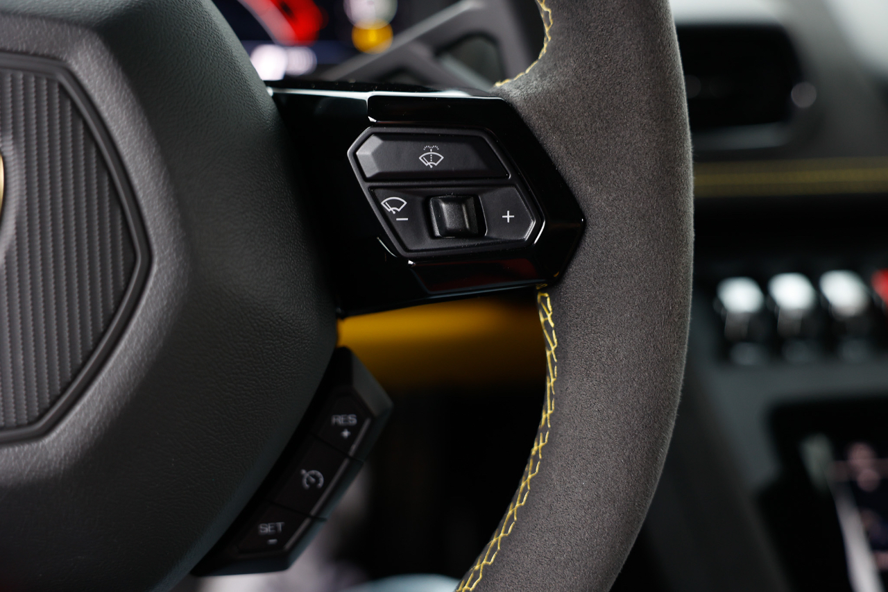 Lamborghini Huracan  2023