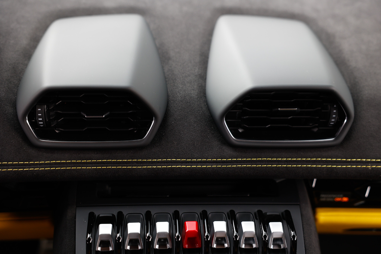 Lamborghini Huracan  2023