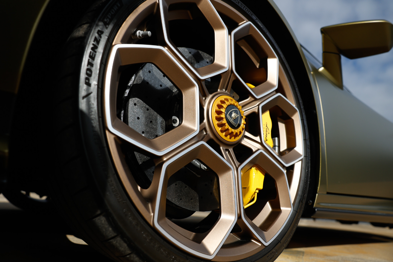 Lamborghini Huracan  2023