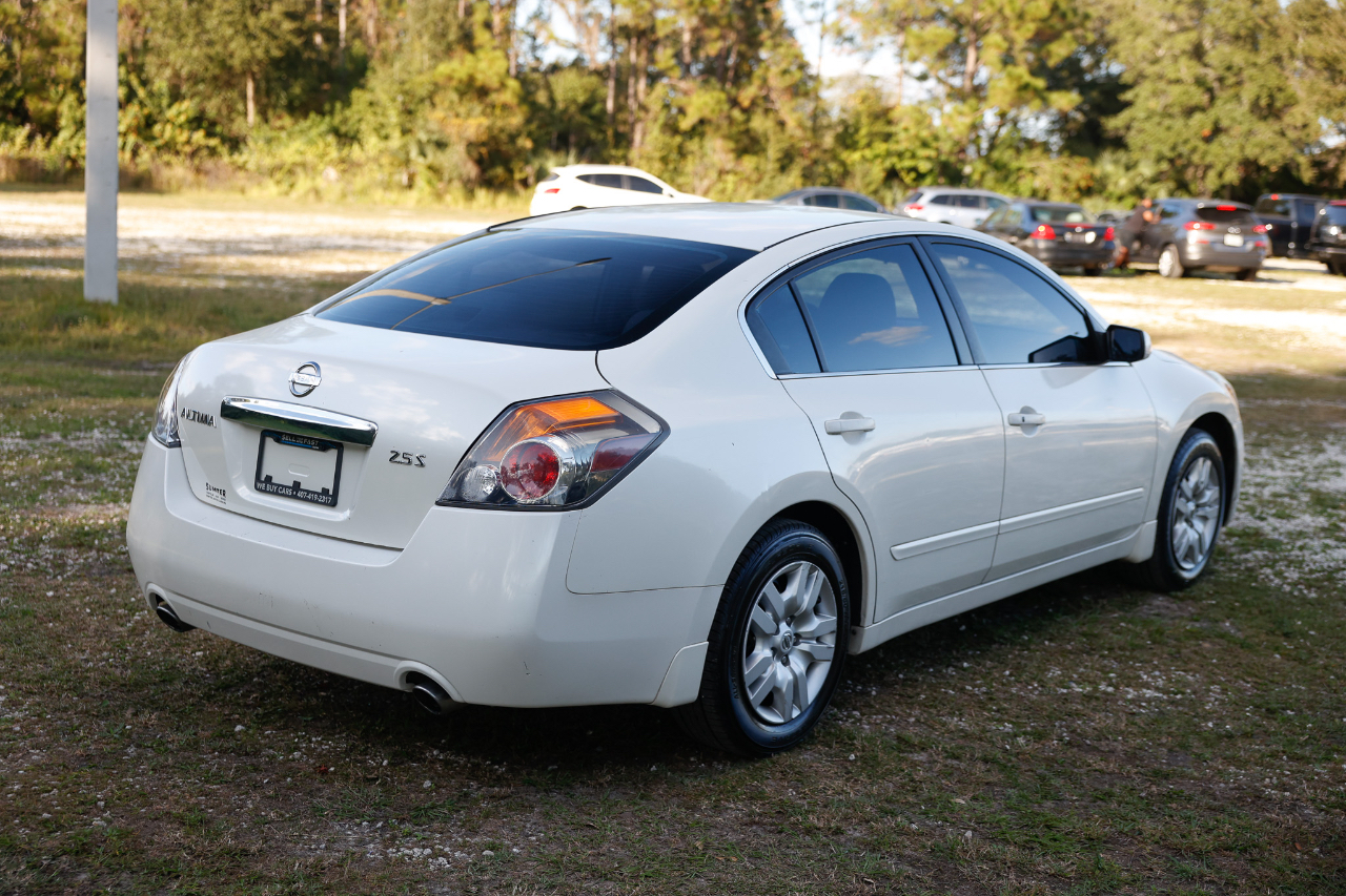 Nissan Altima  2010