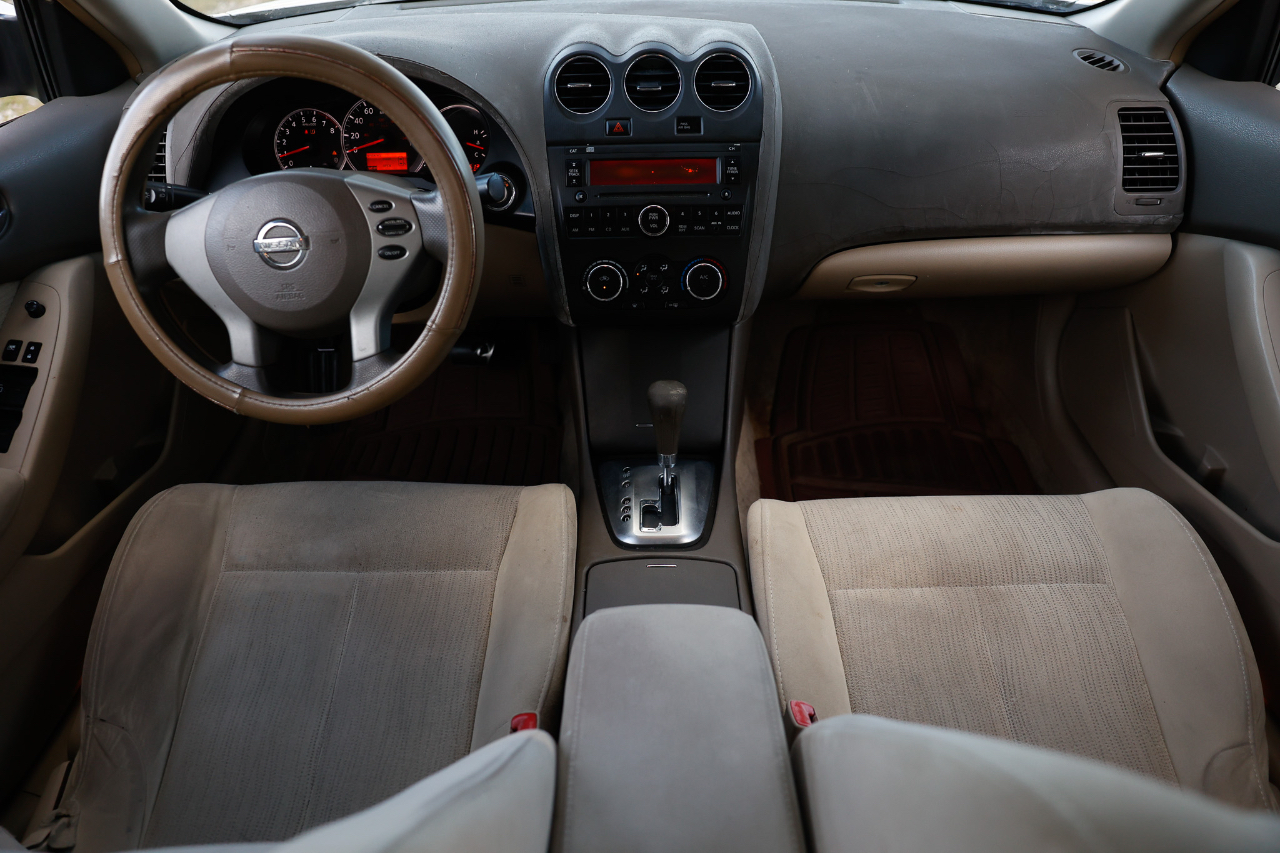 Nissan Altima  2010