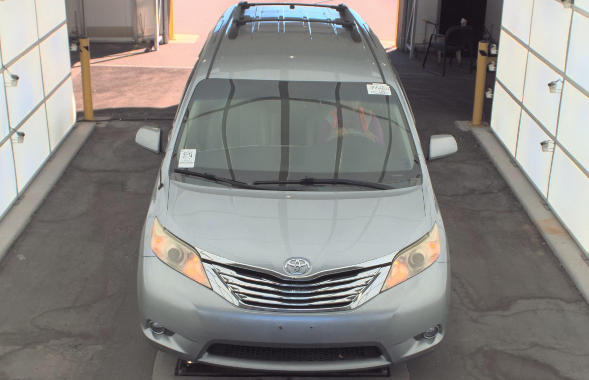 Toyota Sienna  2011
