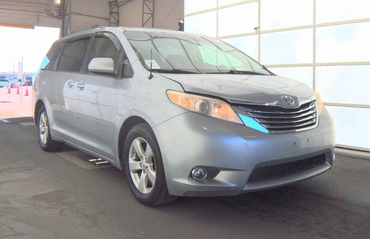 Toyota Sienna  2011