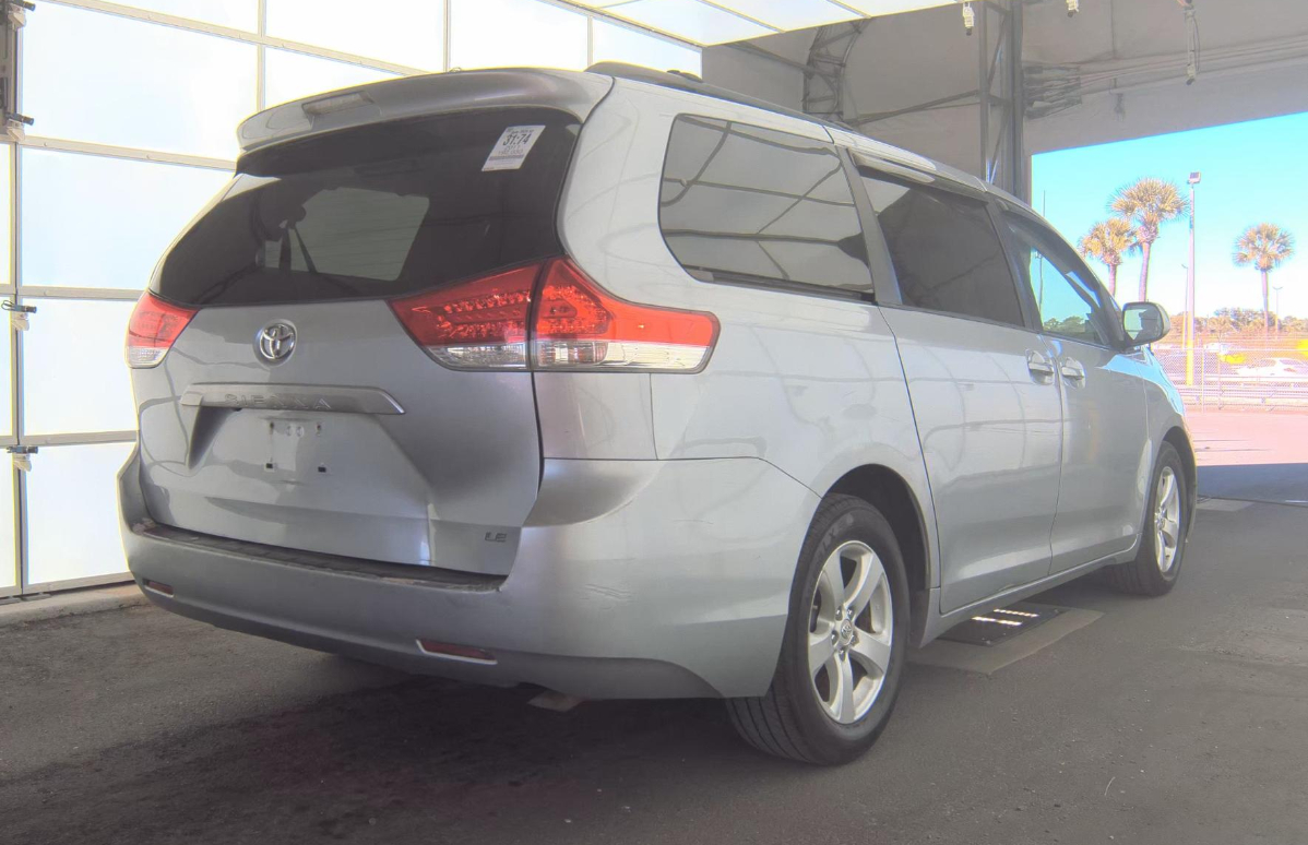 Toyota Sienna  2011