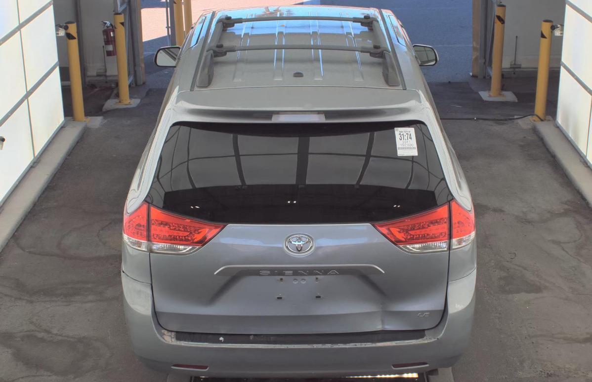 Toyota Sienna  2011