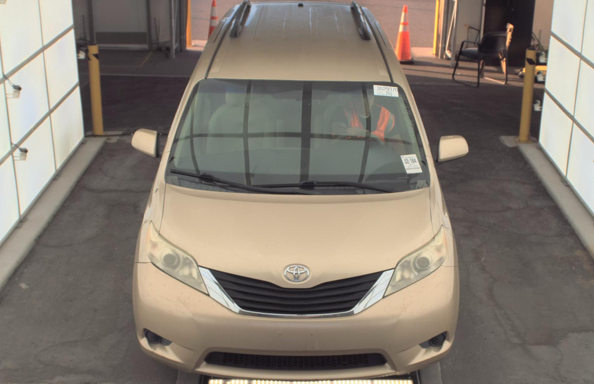 Toyota Sienna  2011