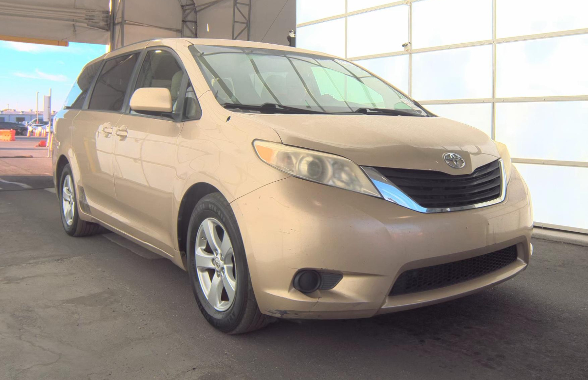Toyota Sienna  2011