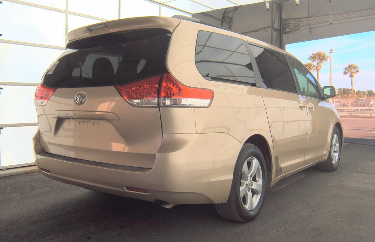 Toyota Sienna  2011