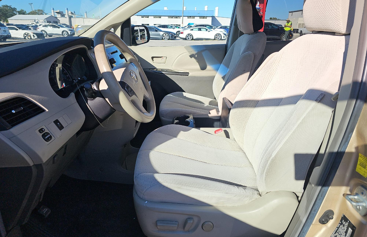 Toyota Sienna  2011