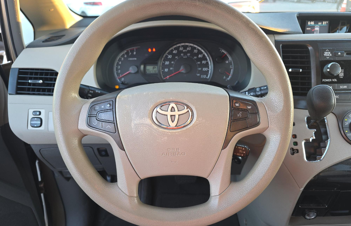 Toyota Sienna  2011